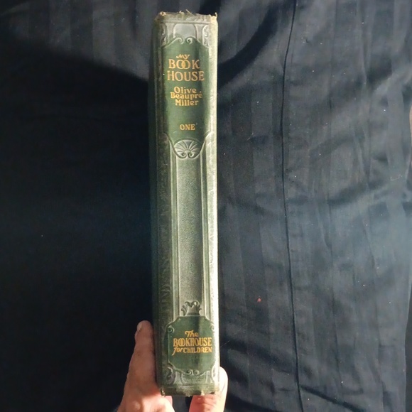 Book - Picture 5 of 6